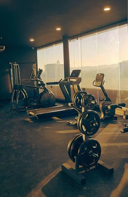 Entire Beautiful Condo With Rooftop Pool And Gym San Salvador Exterior foto